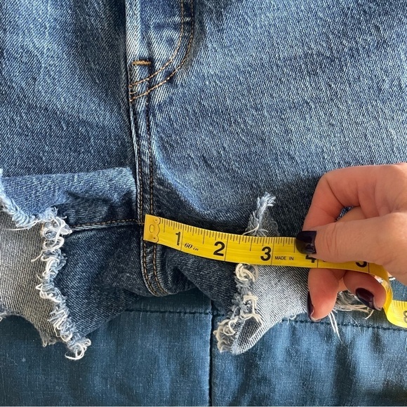 LEVI'S WOMEN'S 501 ORIGINAL DENIM SHORTS - SALSA MOOD SIZE 30 - Picture 7 of 10